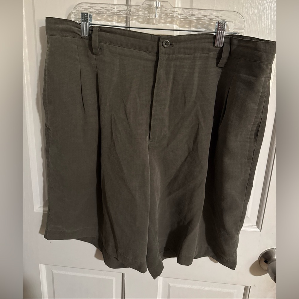 Bombay Cay Men's Olive Green Flat Front Shorts